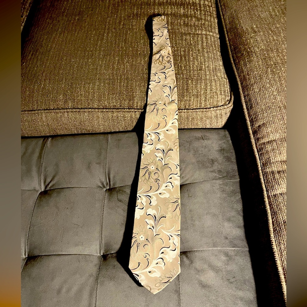 Men’s DOLCE AND GABANA neck tie! 100% BRAND NEW! 100% AUTHENTIC GUARANTEED!